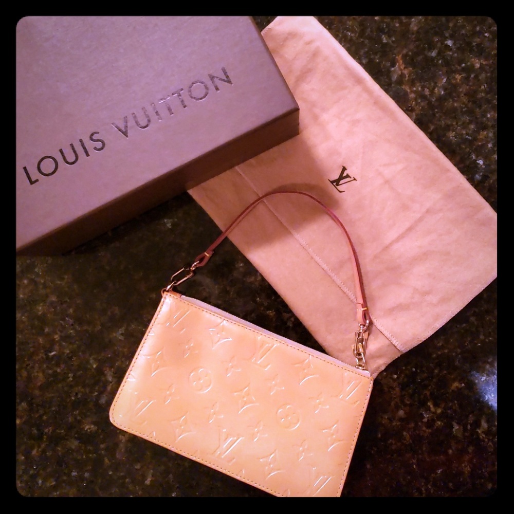 Louis Vuitton Lexington Vernis Pochette